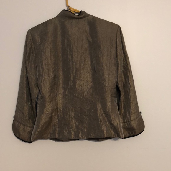 Beautiful top - Picture 4 of 4